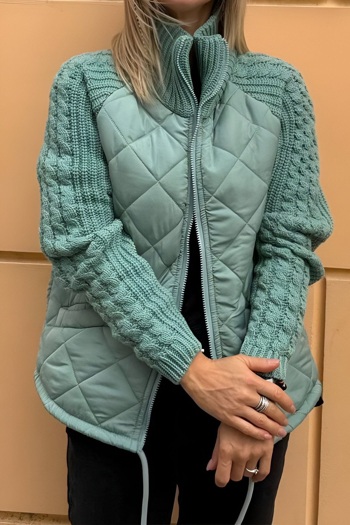 Therese™ – Stickad patchworkjacka med dragkedja