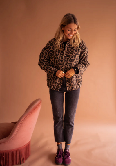 Leona™ – Leopardjacka med trend och komfort