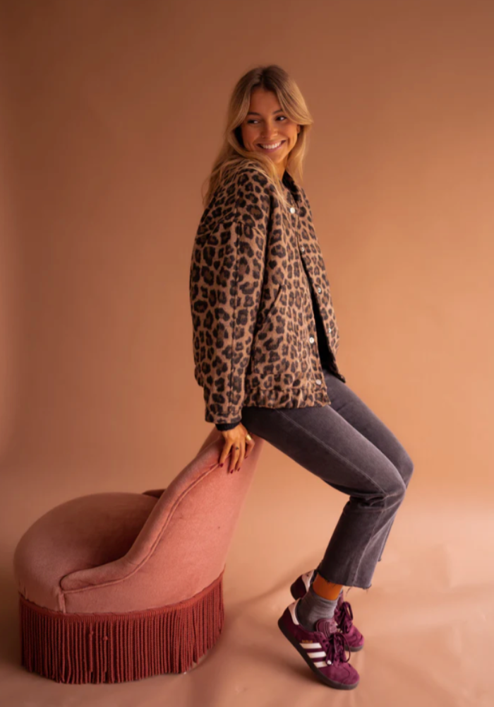 Leona™ – Leopardjacka med trend och komfort