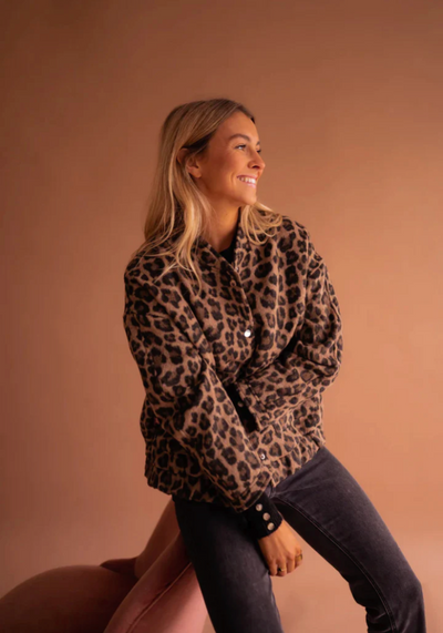 Leona™ – Leopardjacka med trend och komfort