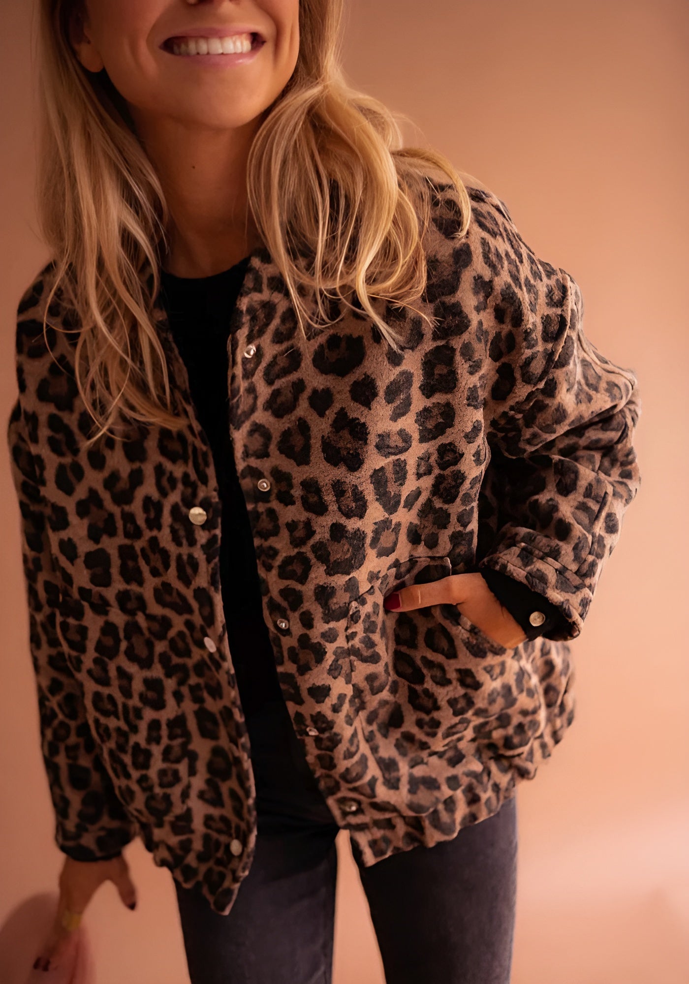 Leona™ – Leopardjacka med trend och komfort