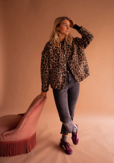 Leona™ – Leopardjacka med trend och komfort