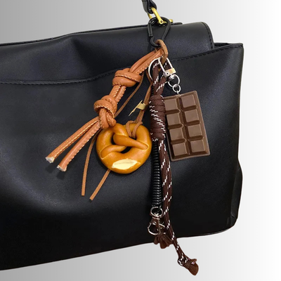 Choco Pretzel™ – Väsk­smycke