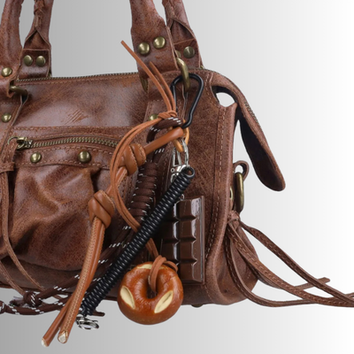 Choco Pretzel™ – Väsk­smycke