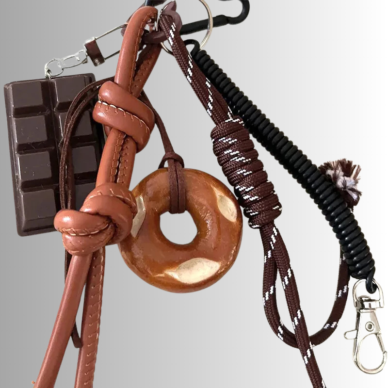 Choco Pretzel™ – Väsk­smycke