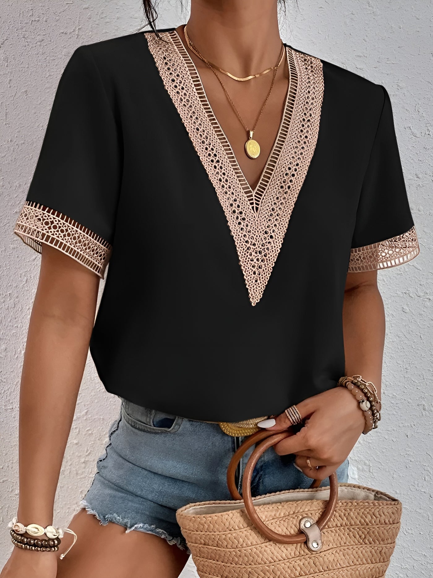 Davina™ – Elegant blus med lyxiga spetsdetaljer
