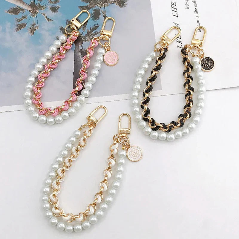 Luxe Pearl Charm Strap™ – Väsk­smycke