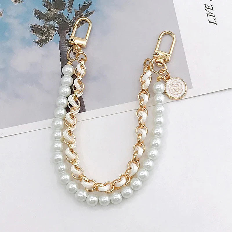 Luxe Pearl Charm Strap™ – Väsk­smycke