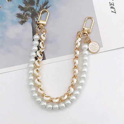 Luxe Pearl Charm Strap™ – Väsk­smycke
