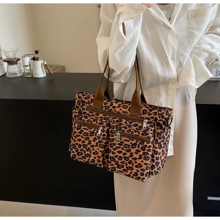 Tessi™ – Axelväska med leopardmönster