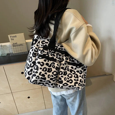 Tessi™ – Axelväska med leopardmönster