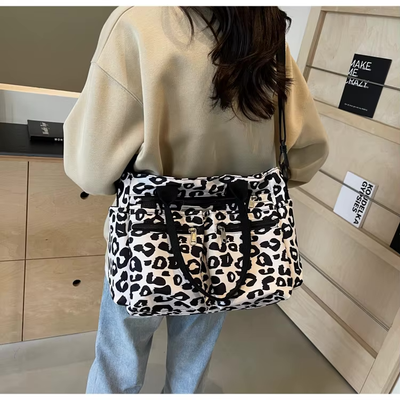 Tessi™ – Axelväska med leopardmönster