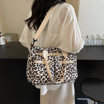 Tessi™ – Axelväska med leopardmönster