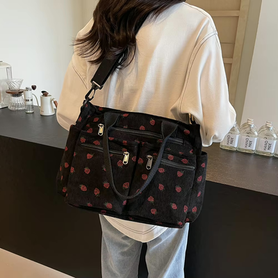 Strawberry Tote™ – Den sötaste väskan med oväntad funktion