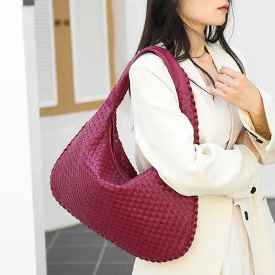 WovenCharm™ – Flätad axelväska med tidlös elegans
