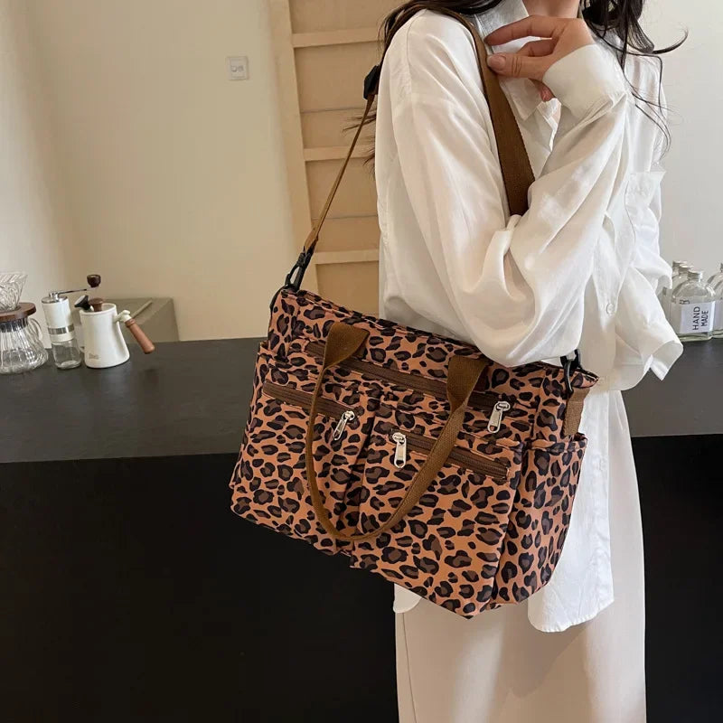Tessi™ – Axelväska med leopardmönster