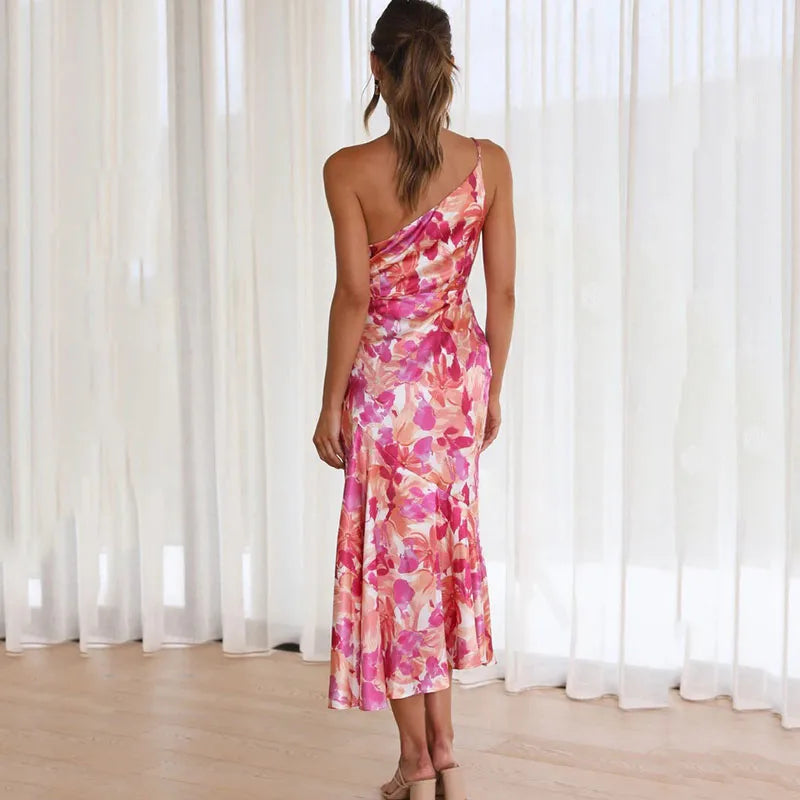 Eliza™ – Blommig one-shoulder klänning