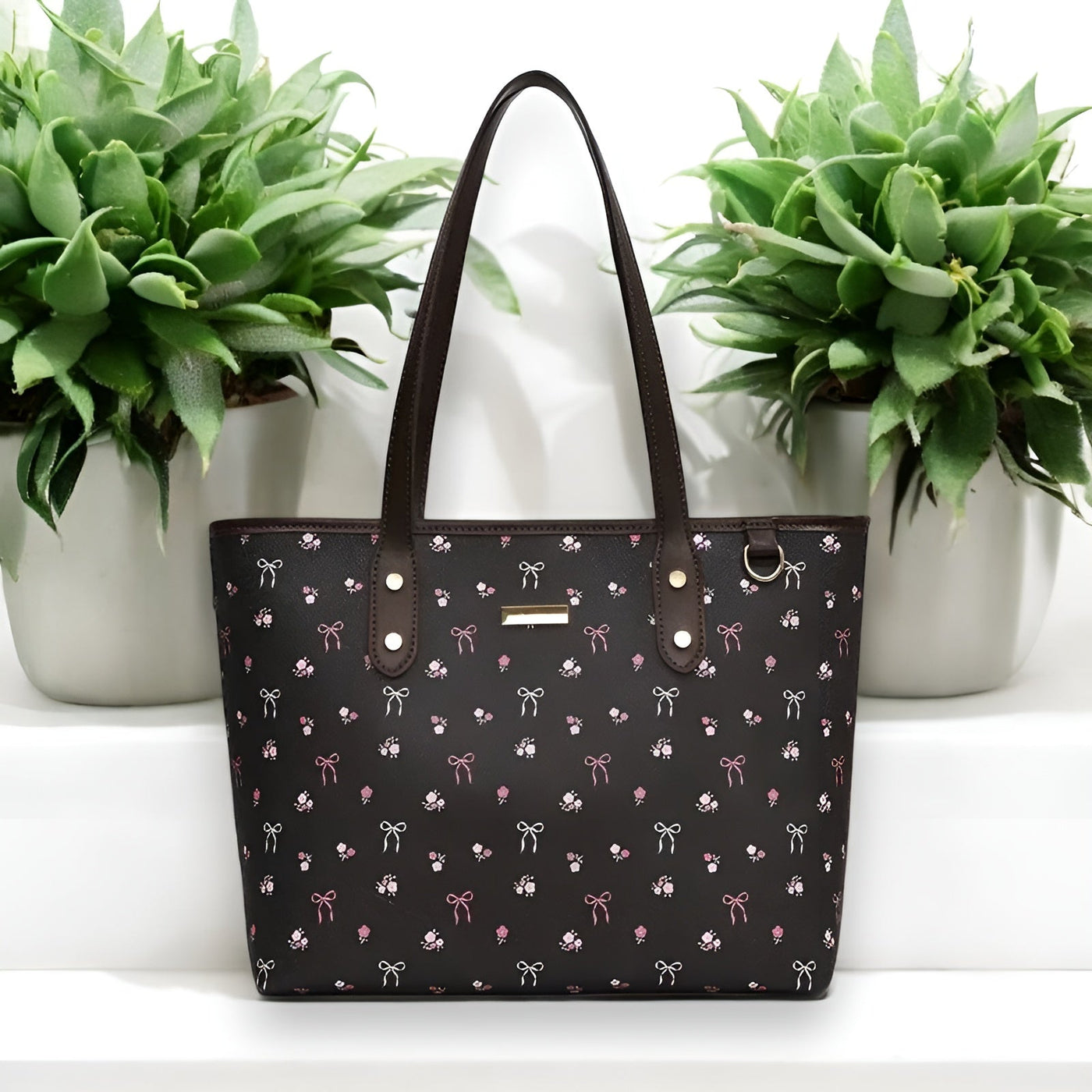 Belle Charme Tote™ – Stilren axelväska med charm och funktion