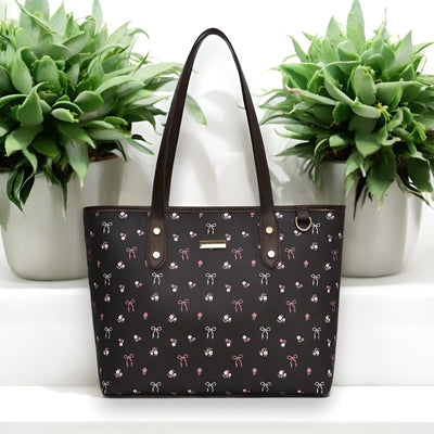 Belle Charme Tote™ – Stilren axelväska med charm och funktion