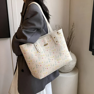 Belle Charme Tote™ – Stilren axelväska med charm och funktion