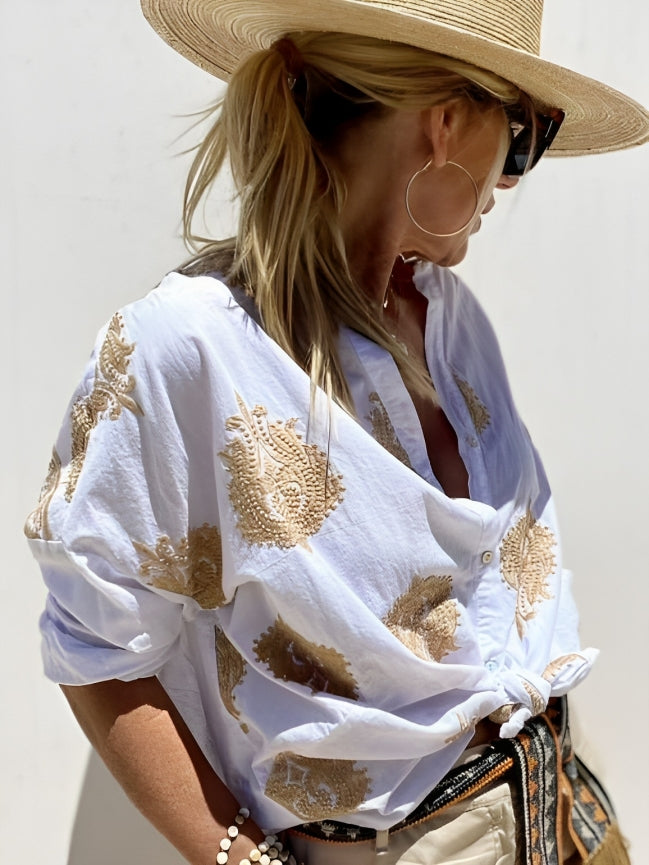 Simone™ – Bohemisk blus med broderad ryggdetalj